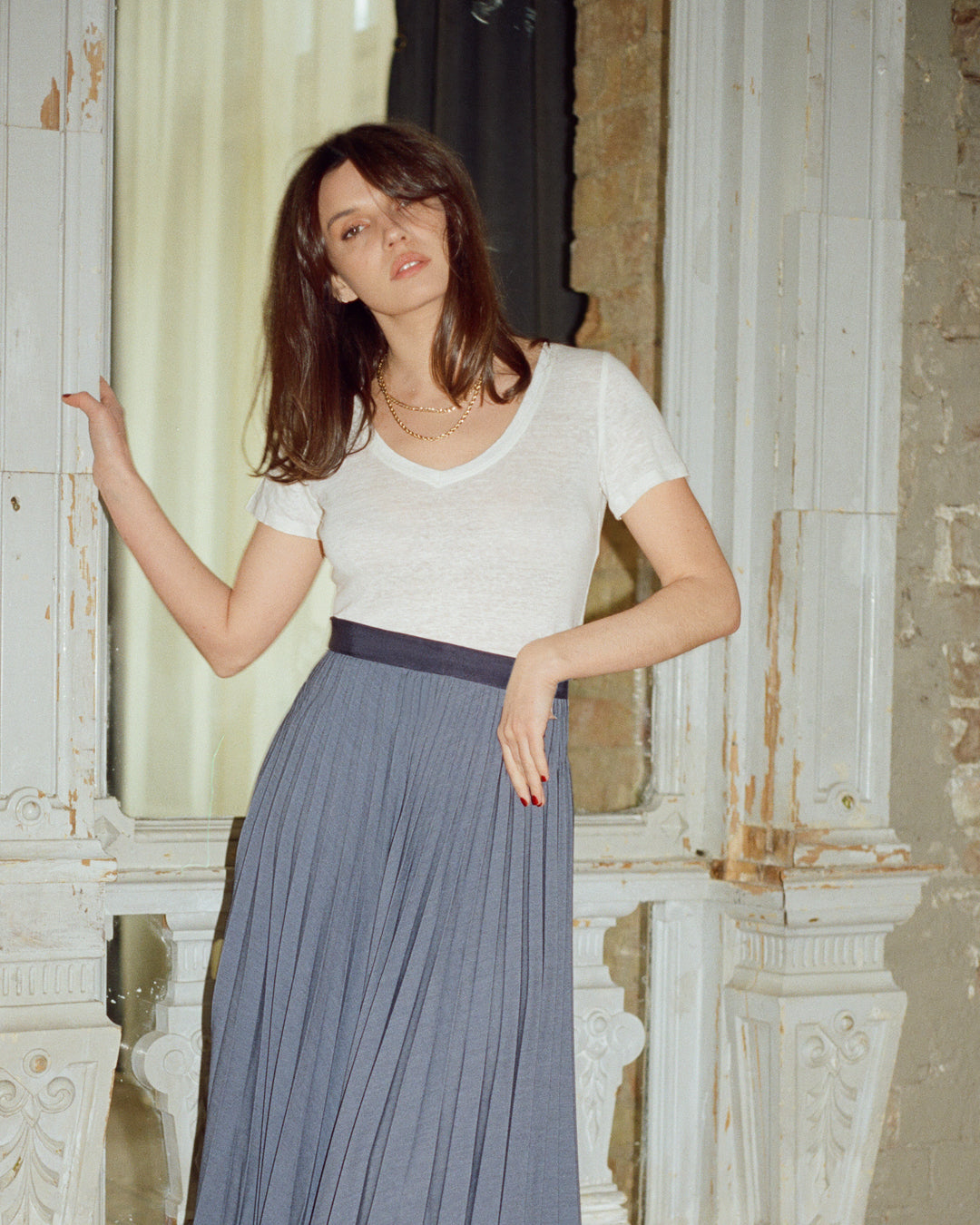 James Linen V-Neck Tee in Off-White